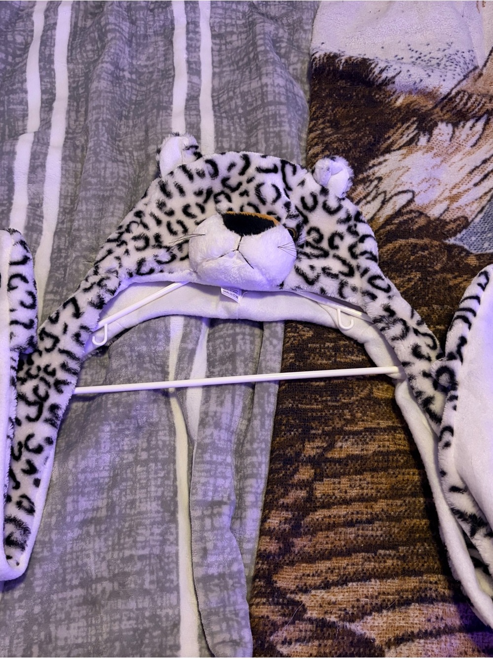 Animal hood with hand covers